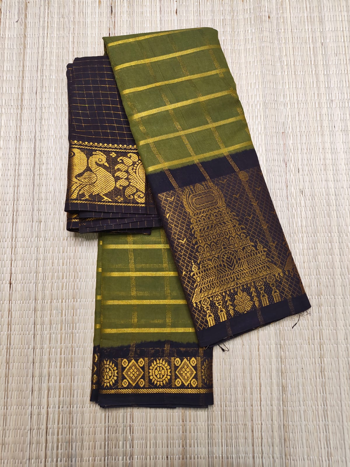 Bottle green with Red Meenakshi gopuram Zari border Sungudi saree